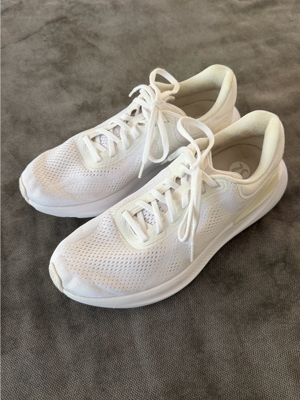 lululemon athletica Men’s Beyond Feel white 10.5